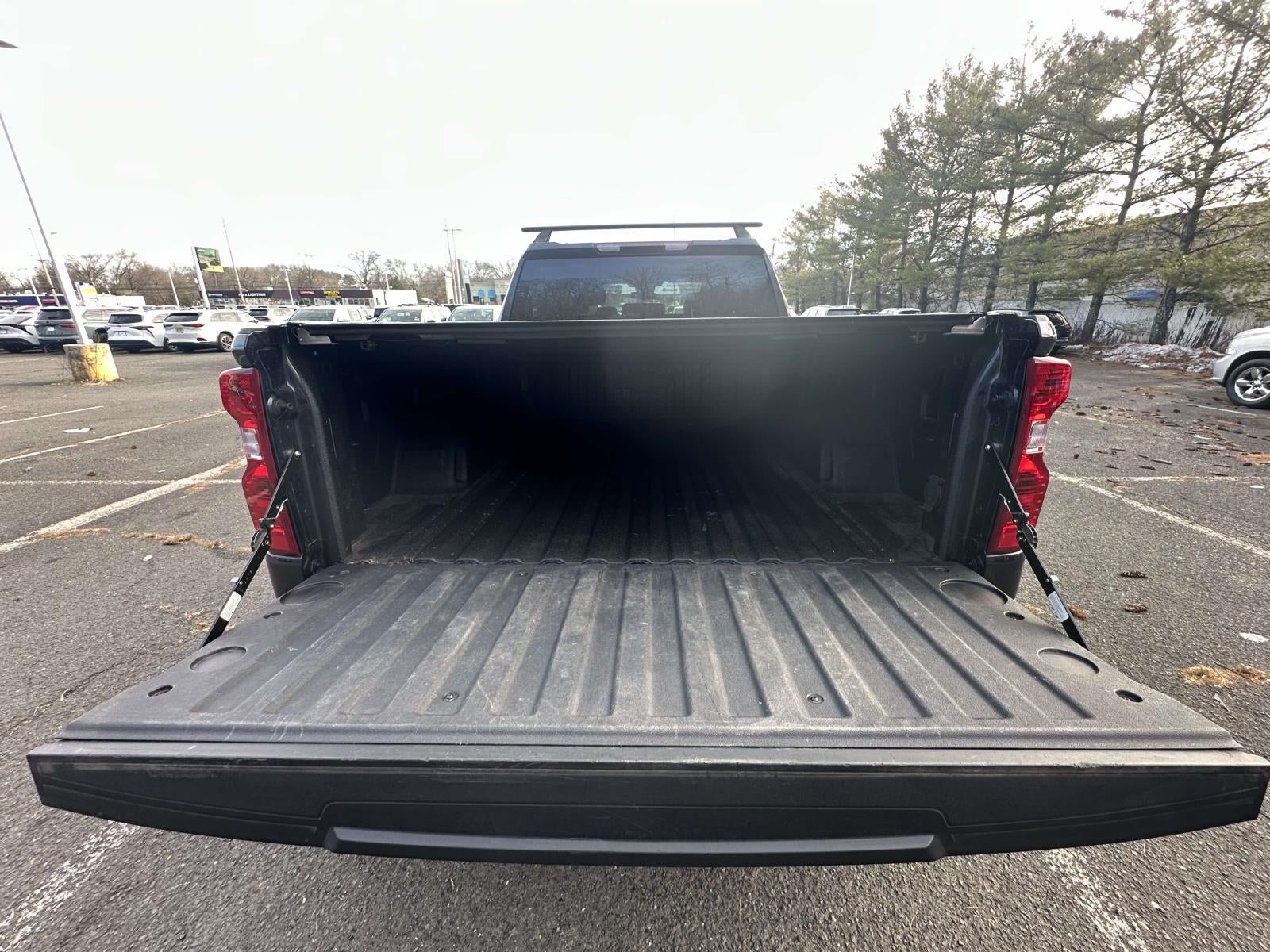 2022 Chevrolet Silverado 1500 4WD Crew Cab Standard Bed Custom