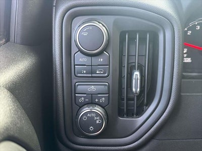 2022 Chevrolet Silverado 1500 4WD Crew Cab Standard Bed Custom