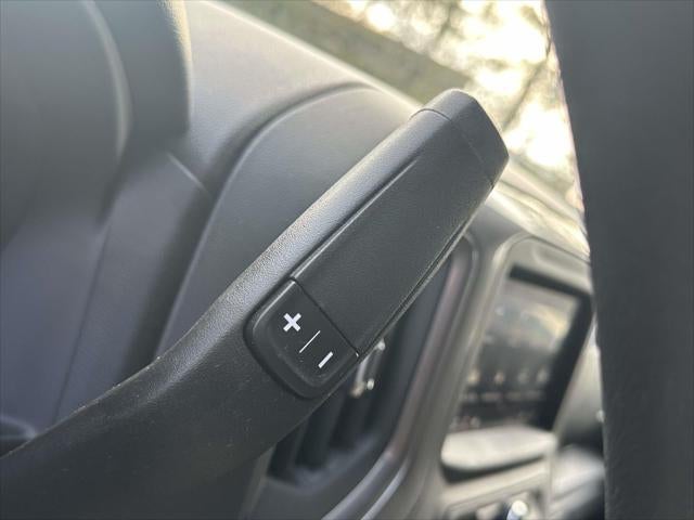 2022 Chevrolet Silverado 1500 4WD Crew Cab Standard Bed Custom