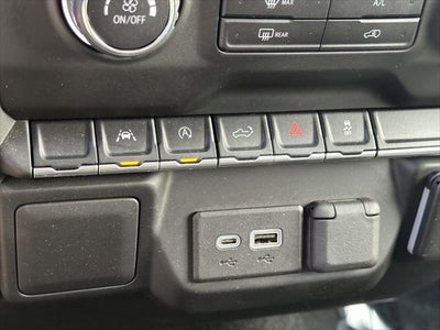 2022 Chevrolet Silverado 1500 4WD Crew Cab Standard Bed Custom