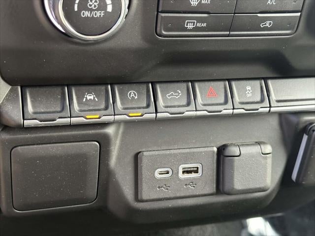 2022 Chevrolet Silverado 1500 4WD Crew Cab Standard Bed Custom