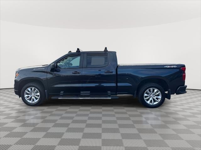 2022 Chevrolet Silverado 1500 4WD Crew Cab Standard Bed Custom