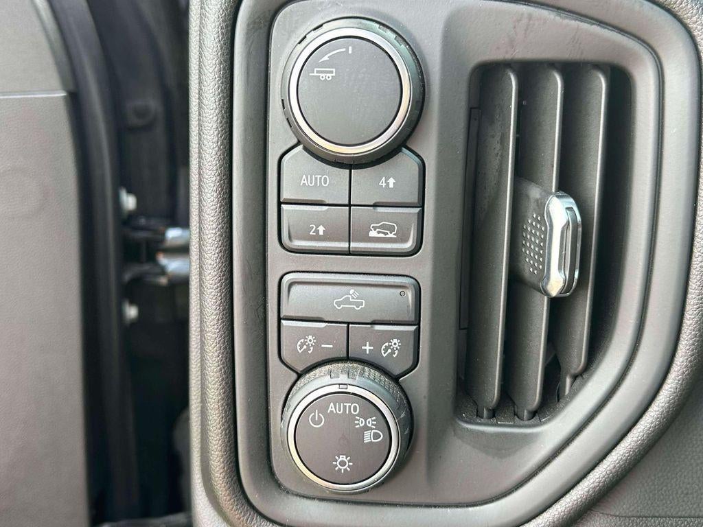 2021 Chevrolet Silverado 1500 4WD Crew Cab Short Bed Custom