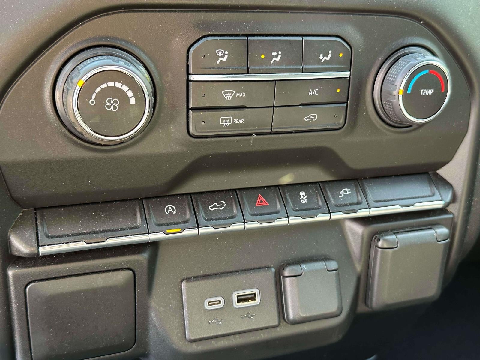 2021 Chevrolet Silverado 1500 4WD Double Cab Standard Bed Custom