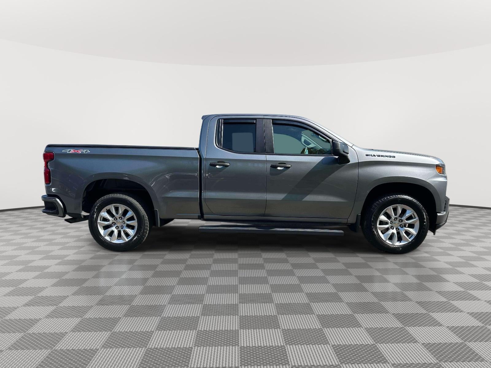 2021 Chevrolet Silverado 1500 4WD Double Cab Standard Bed Custom