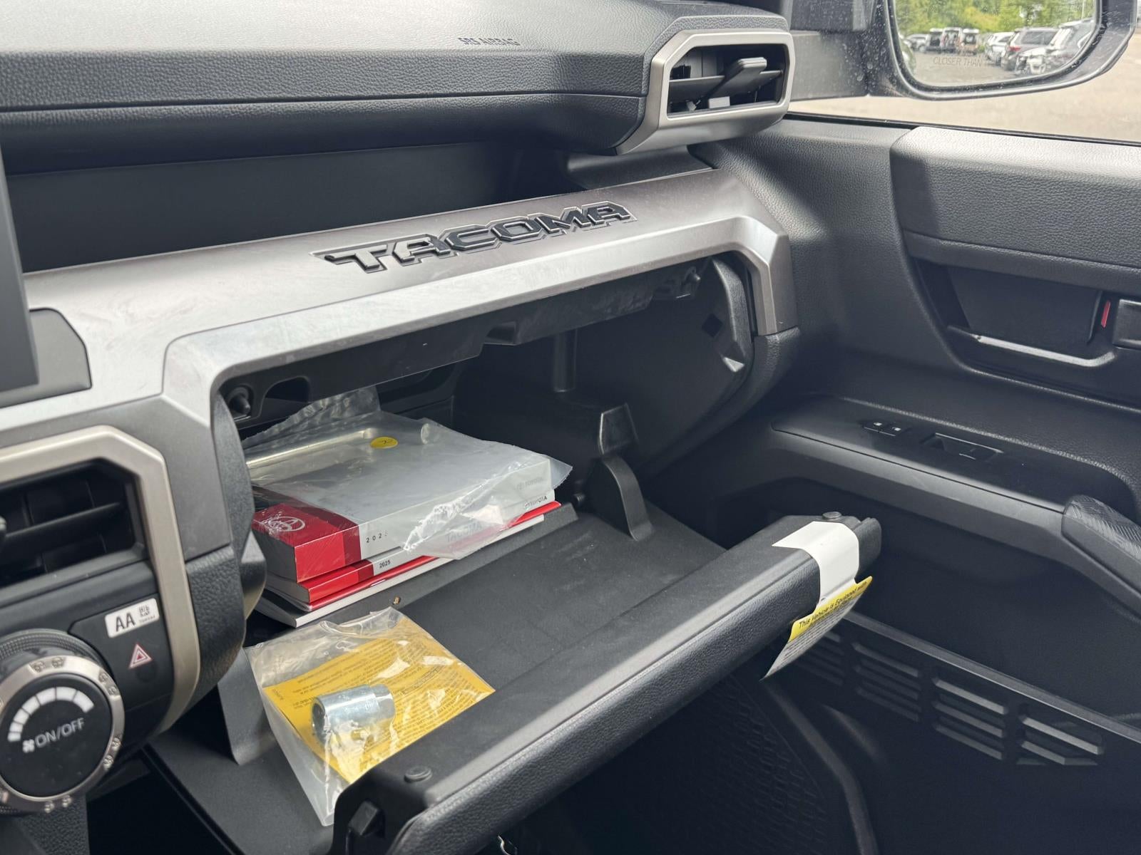 2025 Toyota Tacoma SR5 - Photo 13