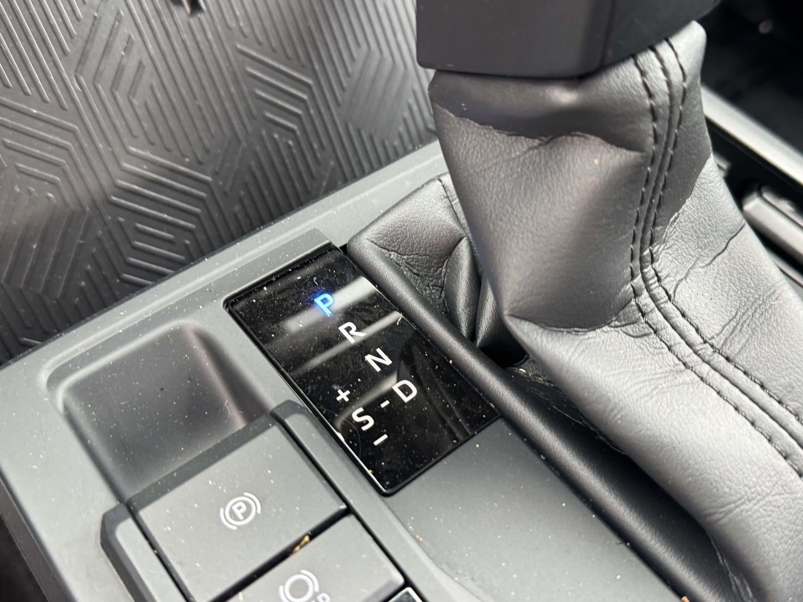 2025 Toyota Tacoma SR5 - Photo 17
