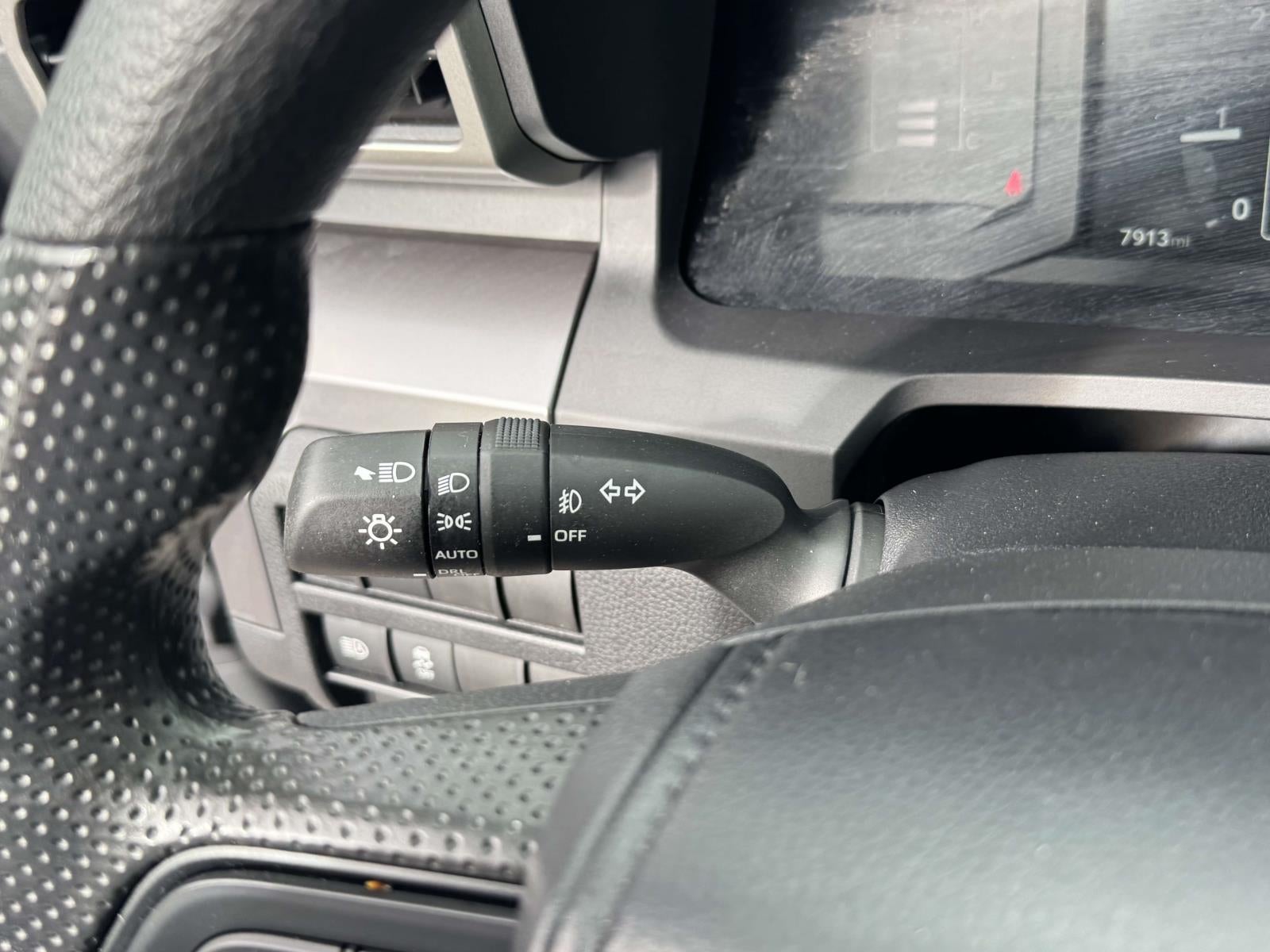 2025 Toyota Tacoma SR5 - Photo 25