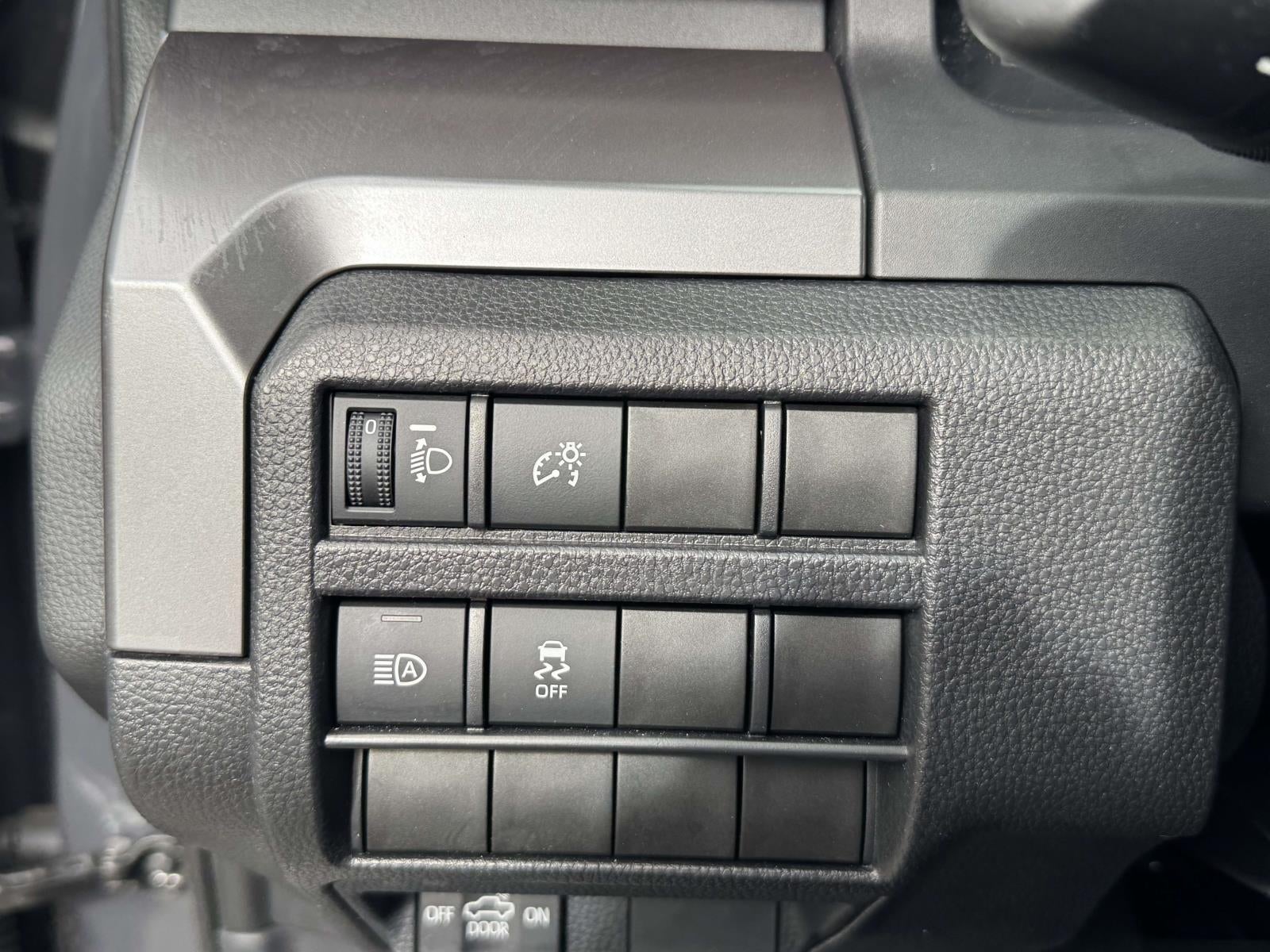 2025 Toyota Tacoma SR5 - Photo 28