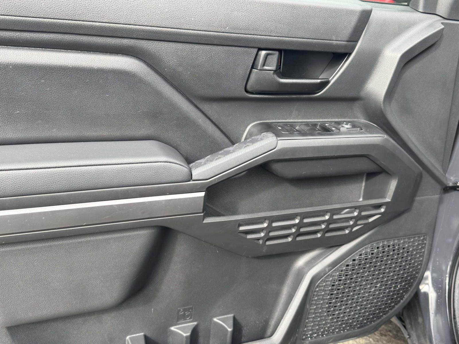 2025 Toyota Tacoma SR5 - Photo 32