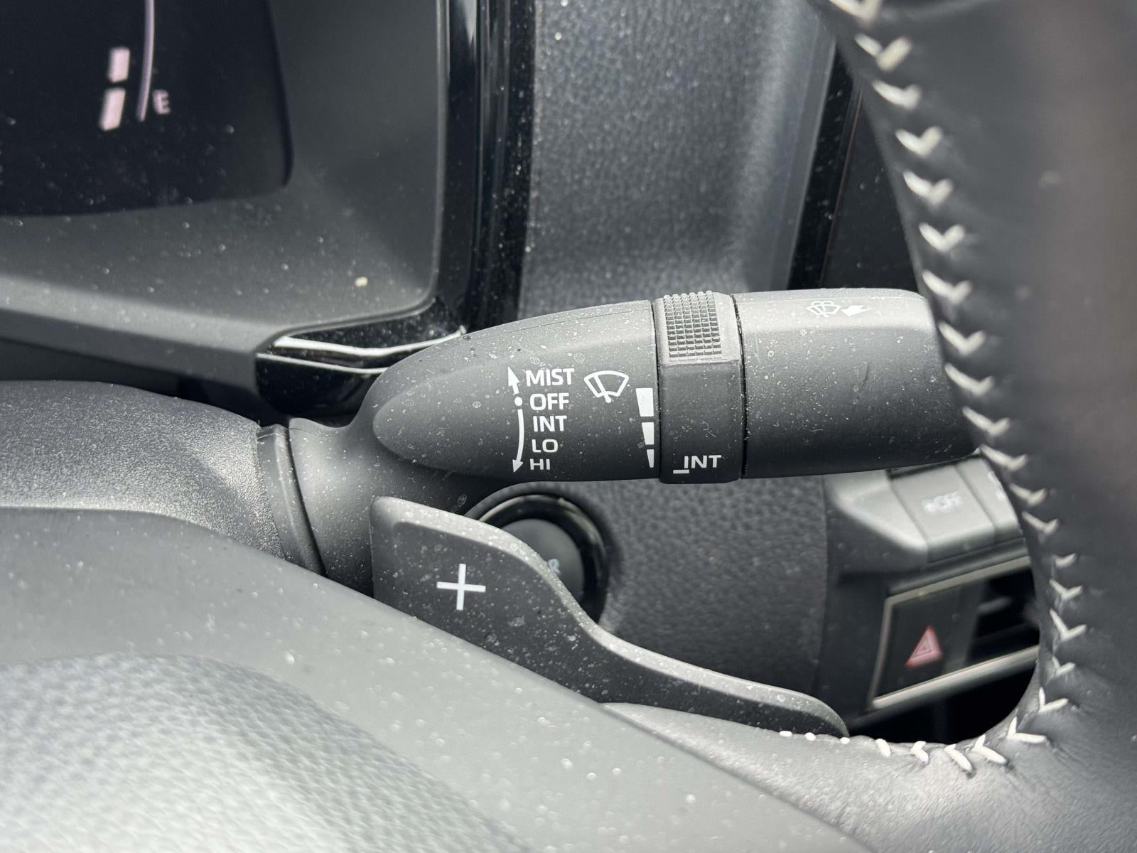 2025 Toyota Camry SE - Photo 23