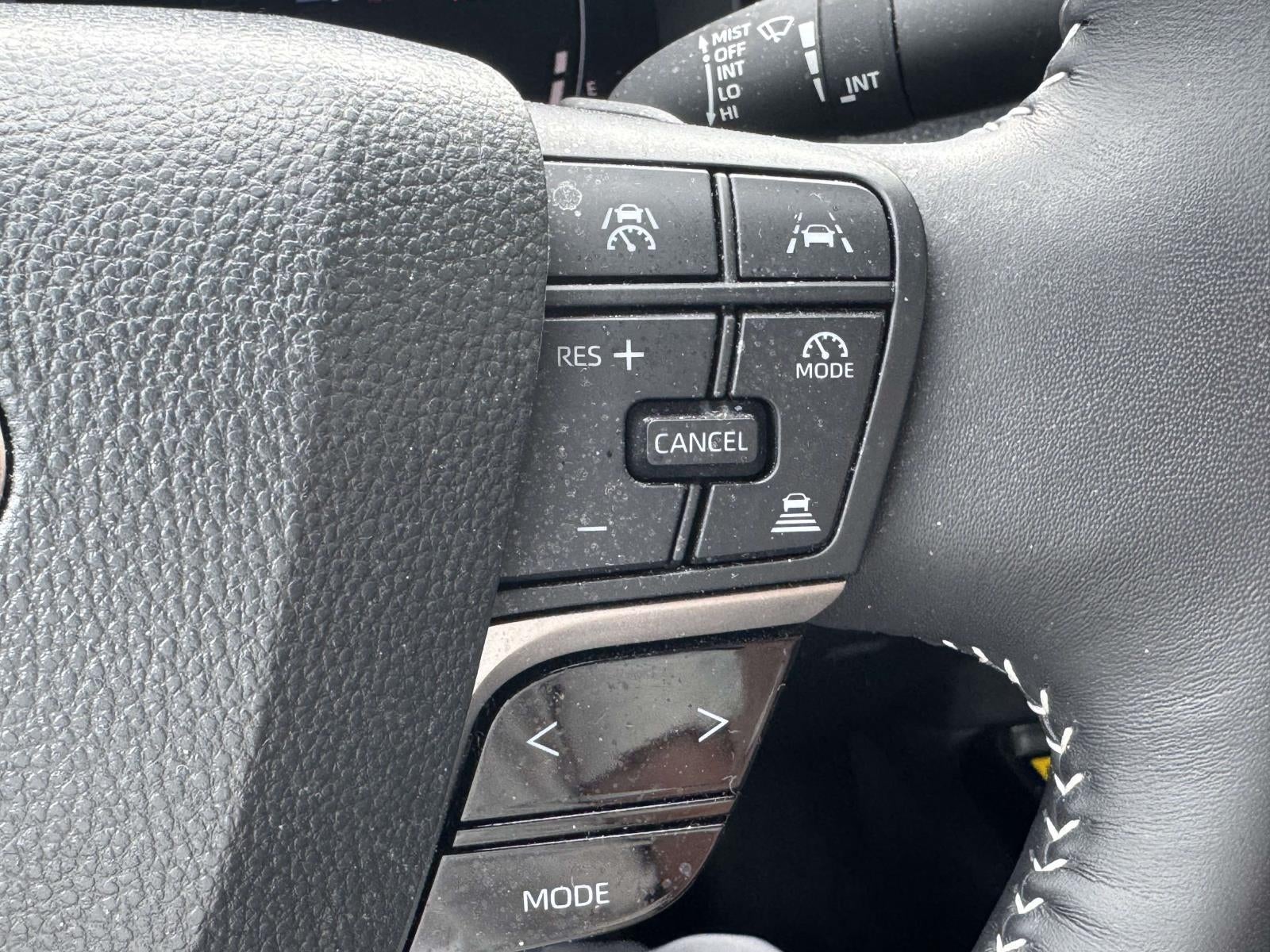 2025 Toyota Camry SE - Photo 25