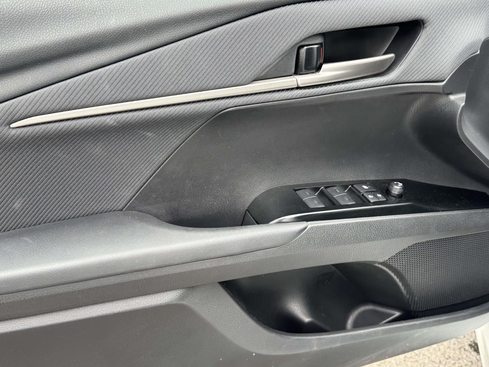 2025 Toyota Camry SE - Photo 31
