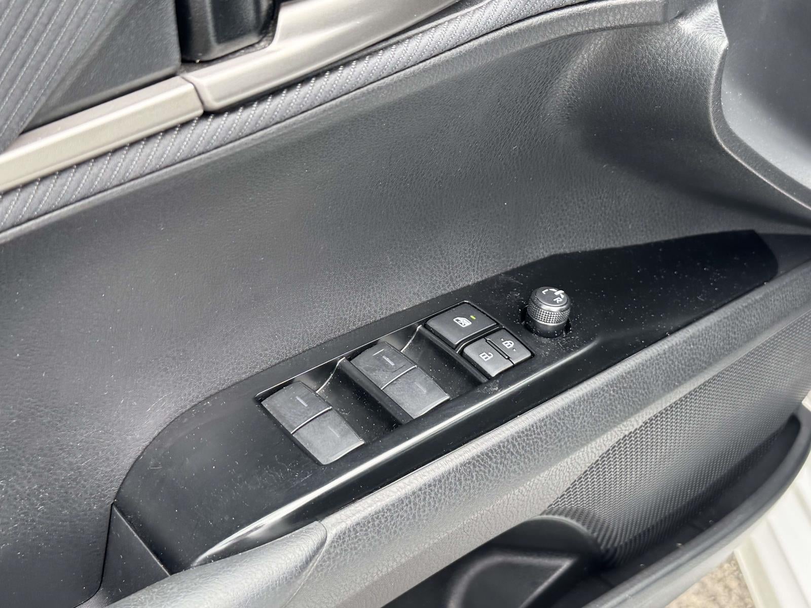 2025 Toyota Camry SE - Photo 32