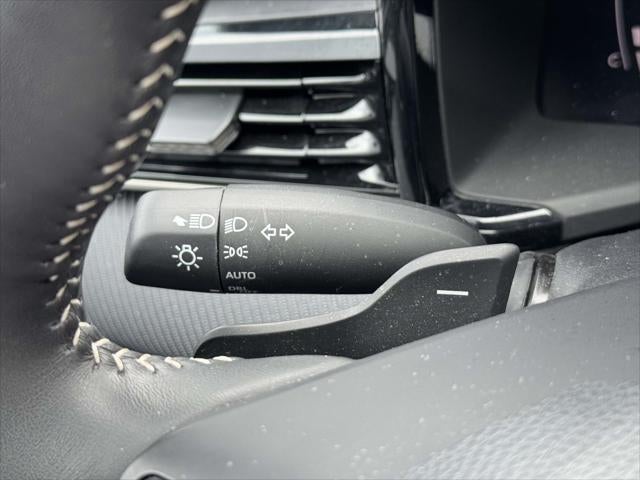 2025 Toyota Camry SE - Photo 60