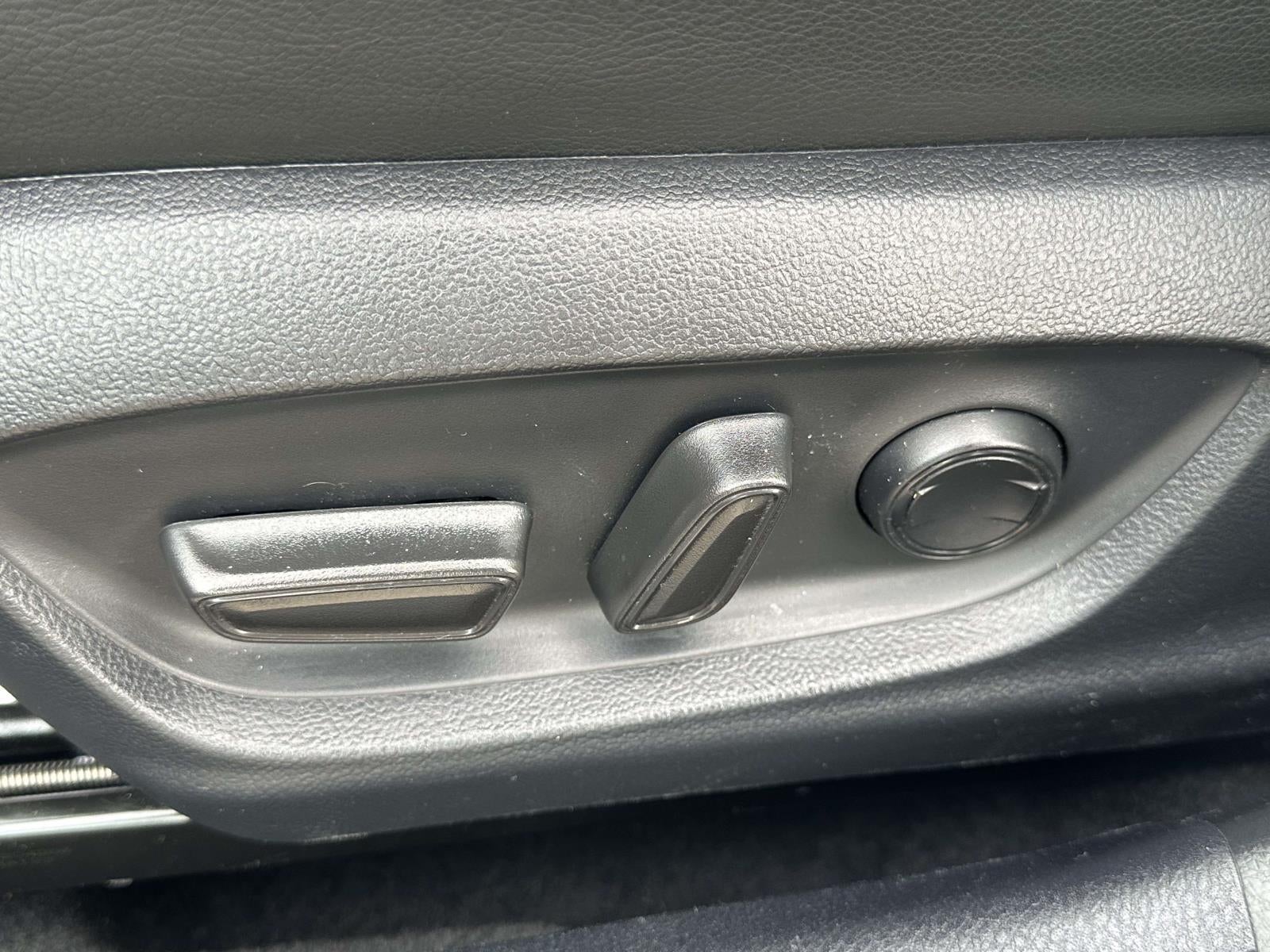 2023 Toyota Camry SE AWD