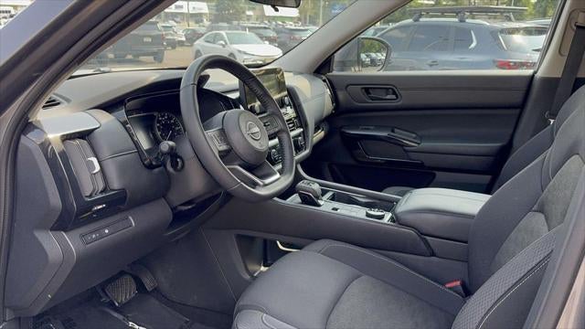 2024 Nissan Pathfinder SV 4WD