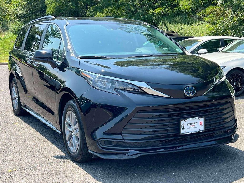 2024 Toyota Sienna LE