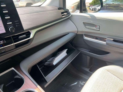 2024 Toyota Sienna LE
