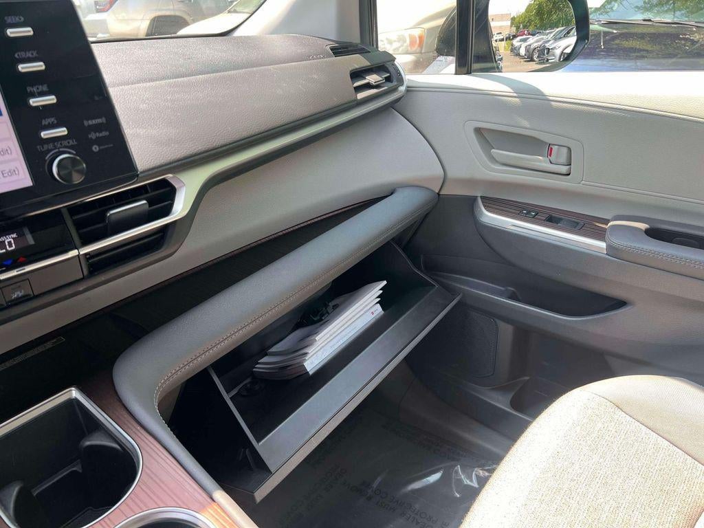 2024 Toyota Sienna LE