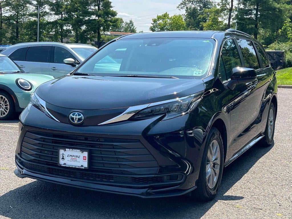 2024 Toyota Sienna LE