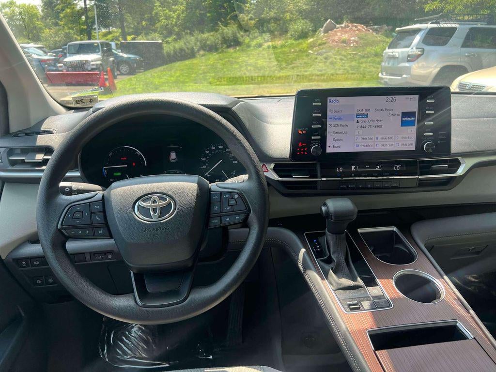 2024 Toyota Sienna LE