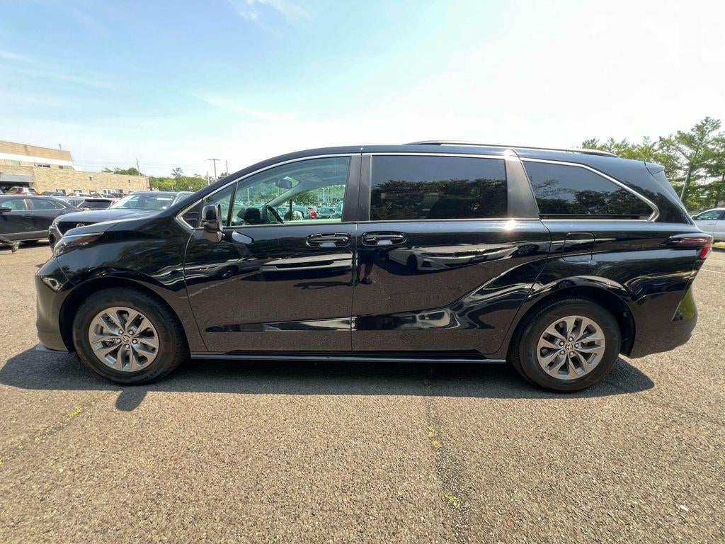2024 Toyota Sienna LE