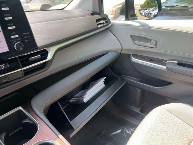 2024 Toyota Sienna LE