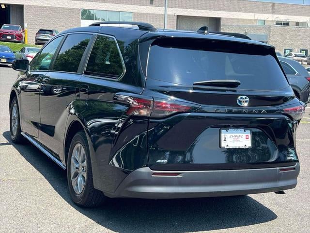 2024 Toyota Sienna LE