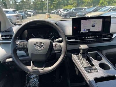 2025 Toyota Sienna LE