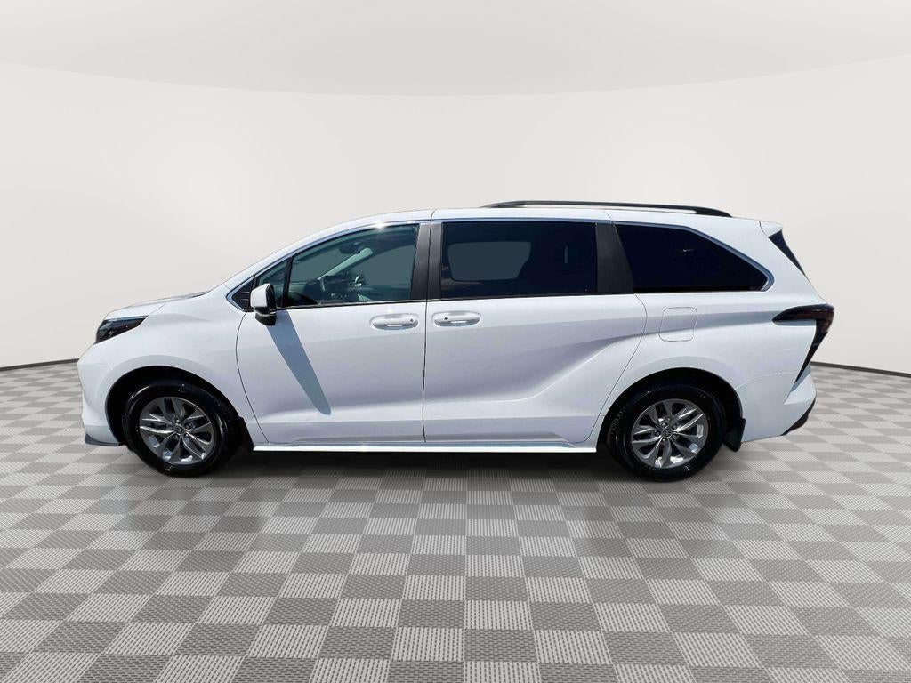 2025 Toyota Sienna LE