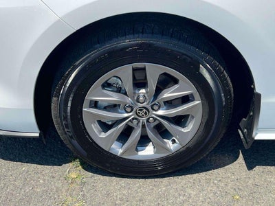 2025 Toyota Sienna LE