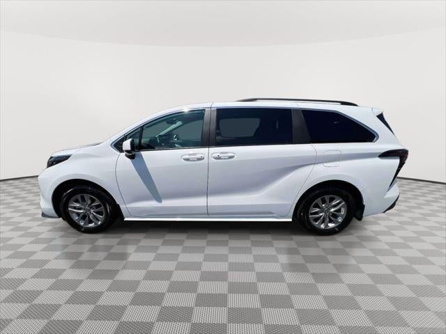 2025 Toyota Sienna LE