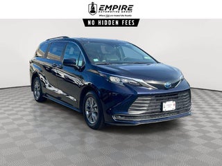 2025 Toyota Sienna LE