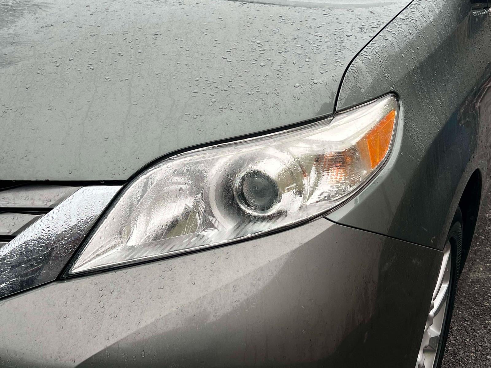 2014 Toyota Sienna XLE 7 Passenger