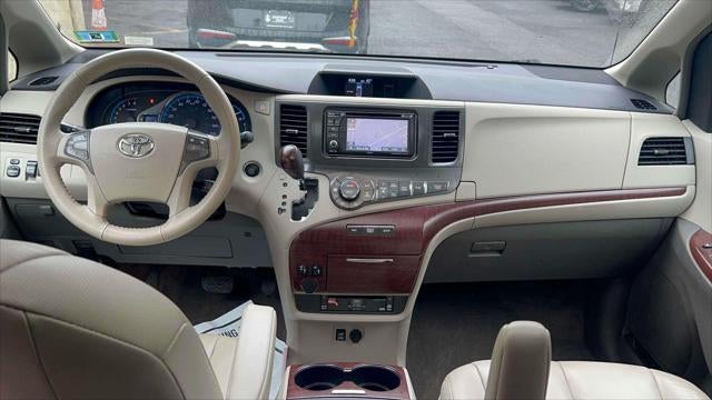 2014 Toyota Sienna XLE 7 Passenger