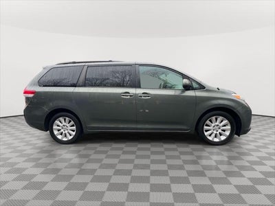 2014 Toyota Sienna XLE 7 Passenger