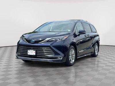 2024 Toyota Sienna Platinum