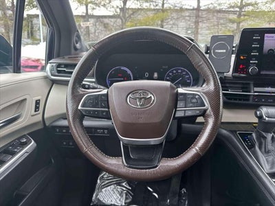 2022 Toyota Sienna Platinum