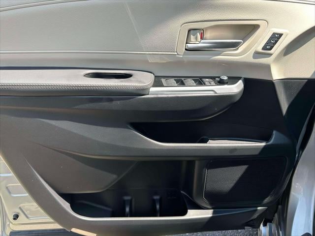 2025 Toyota Sienna Platinum