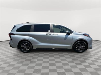 2025 Toyota Sienna Platinum