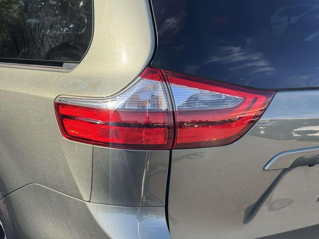 2020 Toyota Sienna LE