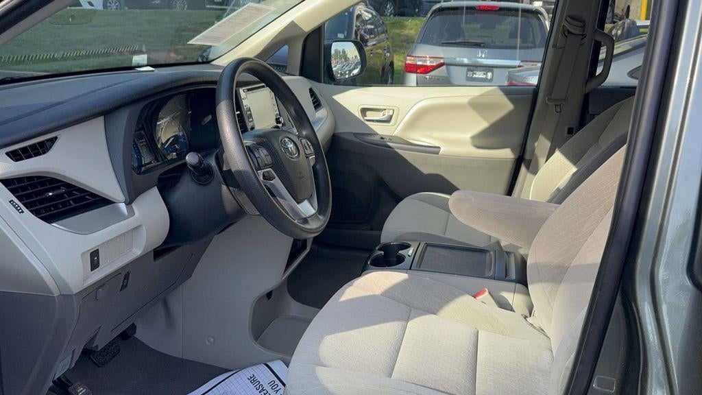 2020 Toyota Sienna LE