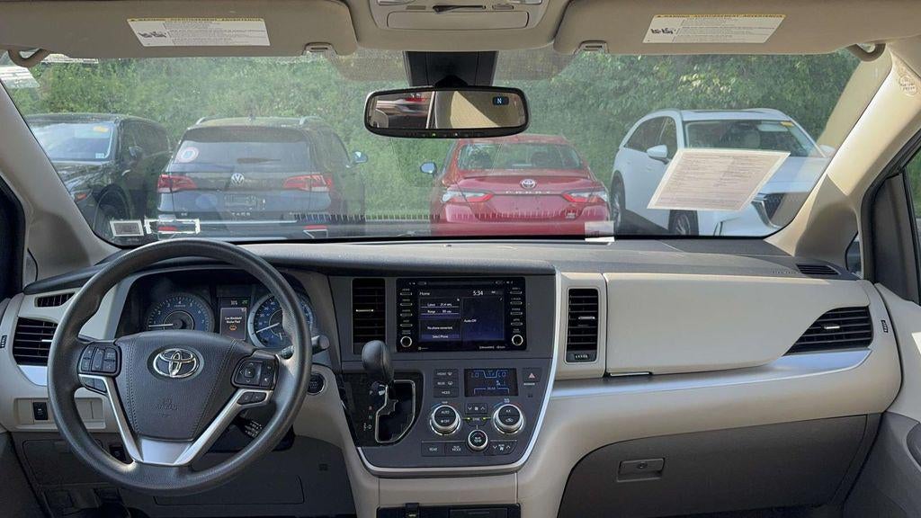 2020 Toyota Sienna LE