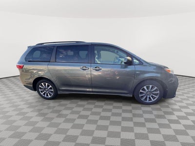 2020 Toyota Sienna LE