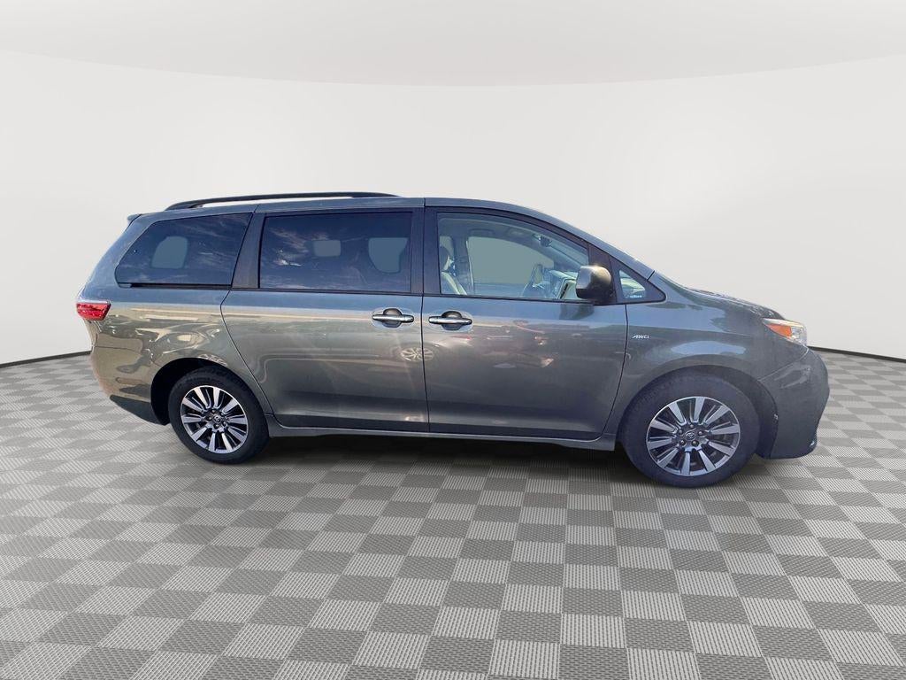 2020 Toyota Sienna LE