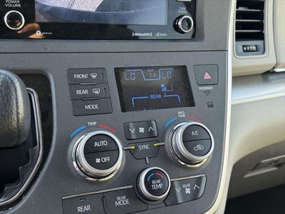 2020 Toyota Sienna LE