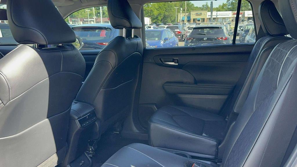 2024 Toyota Highlander Hybrid XLE Nightshade