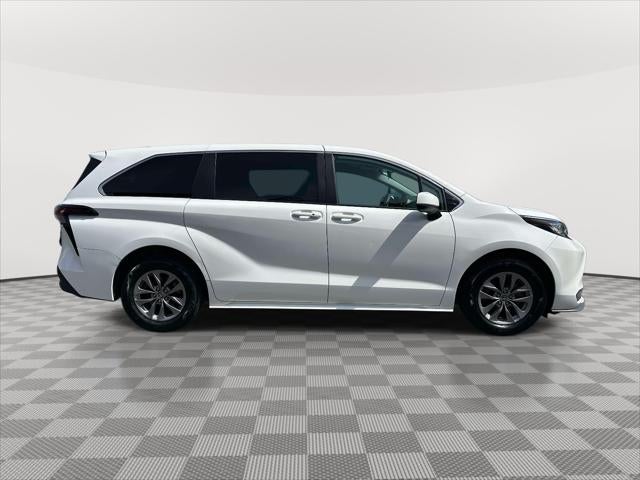 2024 Toyota Sienna LE