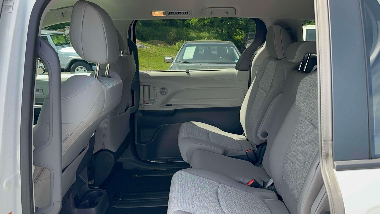 2023 Toyota Sienna LE